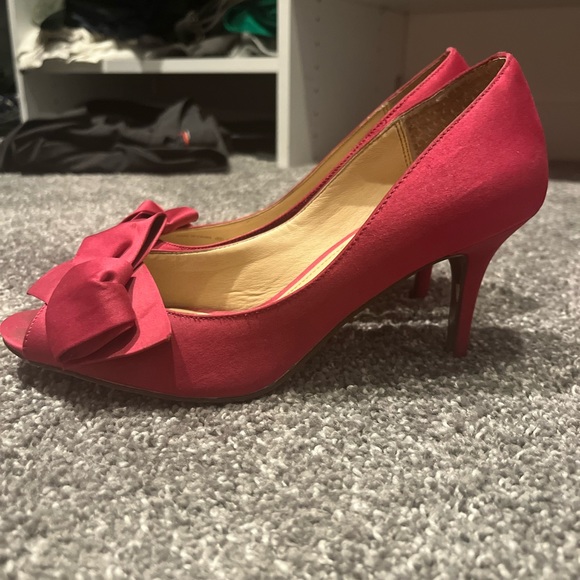 Nina size 6 hot pink 2 inch heel. - Picture 2 of 3